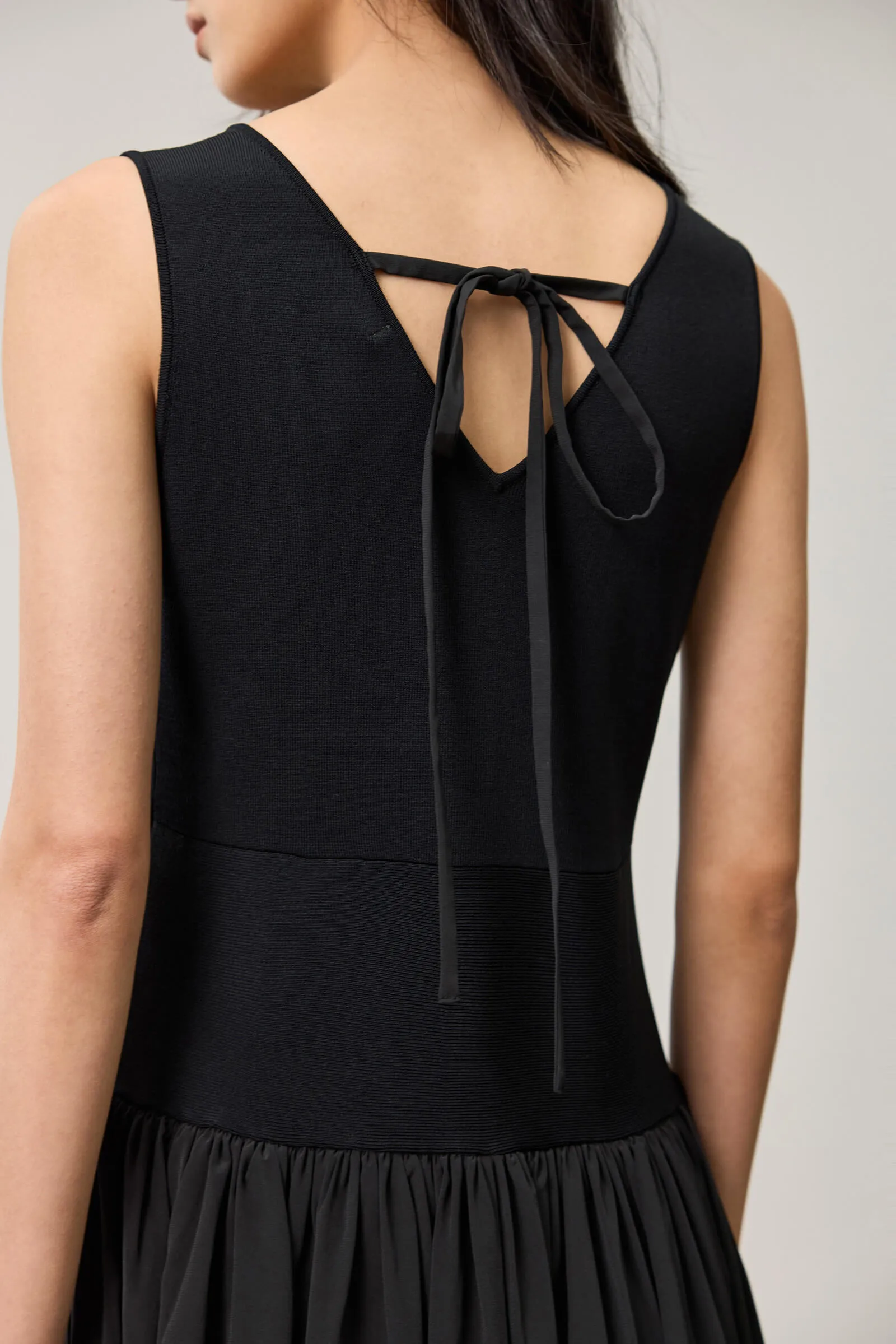 LILY Chic Sleeveless Black Dress